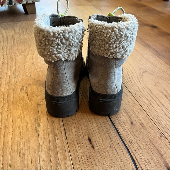 ☘️ 3/30- Sole Society Eavan Lug and Sole Boots in Grey Suede - Picture 6 of 9